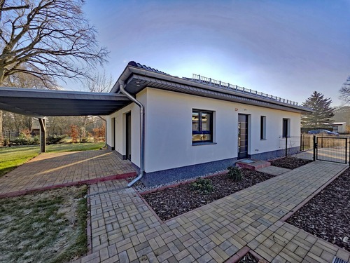 Hauseingangsseite - Einfamilienhaus Baujahr 2025 in Grünheide – komplett mit Außenanlagen fertiggestellt und bezugsbereit