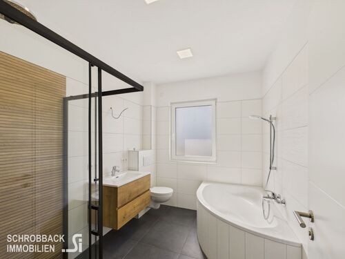 Bad, Blick zum Fenster - 