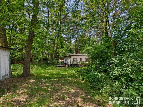 Blick vom Grundstückseingang zum Wochenendhaus - 