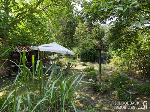 Sitzplatz im Garten - Grundstück am Waldrand mit Bestandshaus, das auch für Neubau geeignet ist