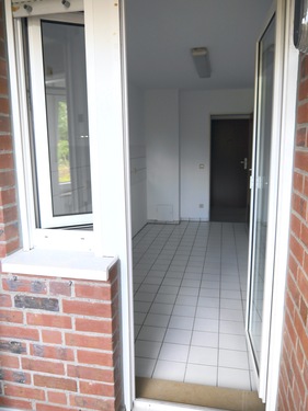 Balkon mit Blick zur Küche - 
