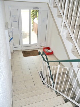 Treppenhaus - 2 Zimmer Erdgeschoßwohnung in Neuss