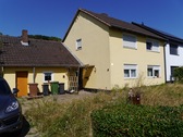 Hausansicht - 1-2 Fam. DHH + 876m² Grdst., 141m² Wfl., Grg., W-Garten u.Anbauten