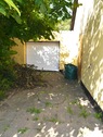 Garagenzufahrt mit Stellplätzen davor - 