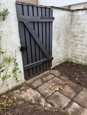 Austritt von Garten zum Fußweg - 