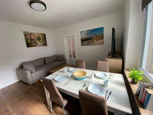 Wohnzimmer - D-Zoo, möbl. 2 Zi. ETW, ruhig und Zentral in Einkaufsstraße , ca. 40qm Wfl., 8qm Keller