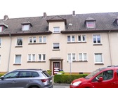 Hausansicht - DU, 4.5 Zi. auf zwei Etagen, 2 Keller, eigener Garten