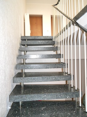 Treppenhaus - Terrassenwohnung mit 79,00 m&sup2; in Ratingen zum Kaufen