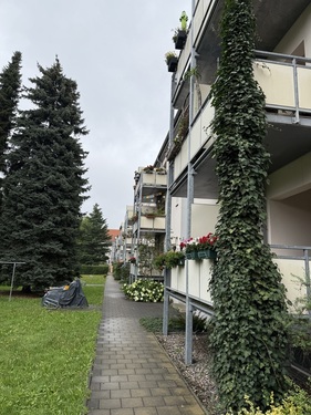 Innenhof - 4-Zimmer Maisonette-Wohnung mit Loggia und Balkon zum Garten im Innenhof