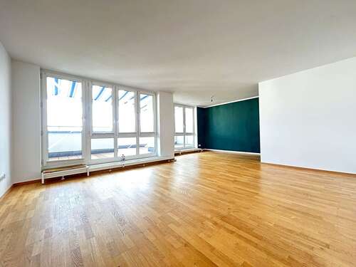 Wohnraum - Dachgeschoßwohnung mit 95,20 m&sup2; in München zum Kaufen
