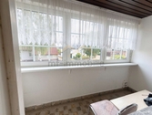 Zimmer mit Fensterfront - 