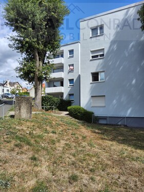 Außenansicht - Investoren-Chance & Selbstnutzer-Traum: 3-Zimmer-Sanierungsobjekt in Sulzbach mit Loggia