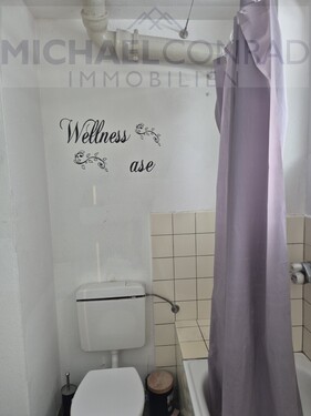 Bad mit Wanne - 