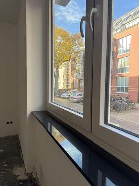 Neue Fenster und Fensterbänke - 