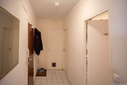 Gegenansicht Flur - Etagenwohnung mit 76,50 m&sup2; in Uetersen zum Kaufen