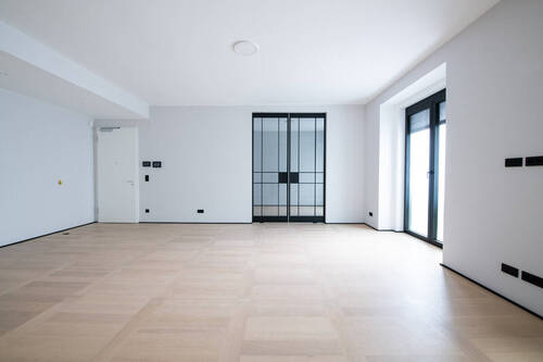 Zimmer 1 - Eleganz in Vollendung - Wohnen mit Stuckdecke, Balkon und Luxus-Badezimmer in Friedrichshain