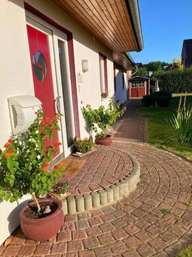 Haustür Haupthaus - Einfamilienhaus mit 201,00 m² in Bad Bramstedt zum Kaufen