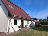 Haus mit Anbau von vorn - 