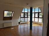 lichtdurchflutettes Wohnzimmer - Etagenwohnung mit 66,90 m² in Zwickau-Marienthal zum Kaufen