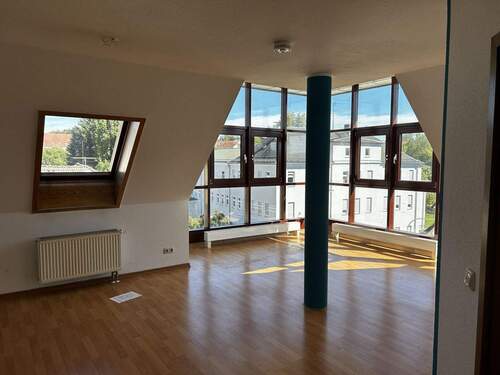 lichtdurchflutettes Wohnzimmer - Etagenwohnung mit 66,90 m² in Zwickau-Marienthal zum Kaufen