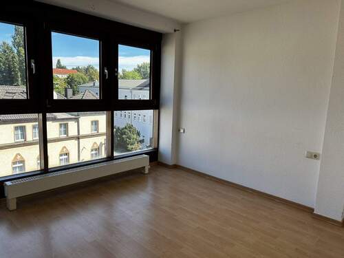 Schlafzimmer mit großer Fensterwand - 