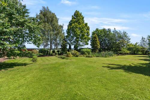 Weitläufiger Garten - 