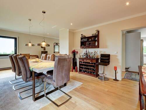 Großzügiger Essbereich - Einfamilienhaus mit 282,10 m² in Königstein im Taunus / Falkenstein zum Kaufen