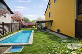 Eingangsbereich mit Pool - 