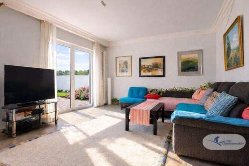 Wohnzimmer - 6 Zimmer Doppelhaushälfte zum Kaufen in Edling