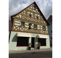Wohn- und Geschäftshaus m. Garage, bietet vielseitiges Potential, 220 m² Wfl., im Herzen von Höchstadt - Höchstadt a.d.Aisch