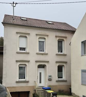 Hausansicht - Preis gesenkt... Einfamilienhaus im Zentrum, techn. guter Zustand u. Potenzial