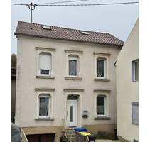 Preis gesenkt... Einfamilienhaus im Zentrum, techn. guter Zustand u. Potenzial - Beckingen