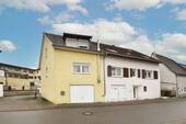 Frontansicht - 9 Zimmer Einfamilienhaus in Sinsheim