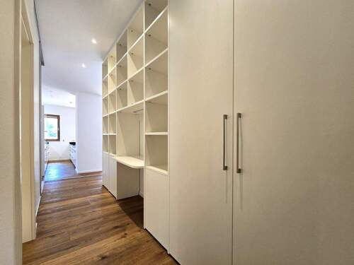 Flur mit Einbauschrank - 