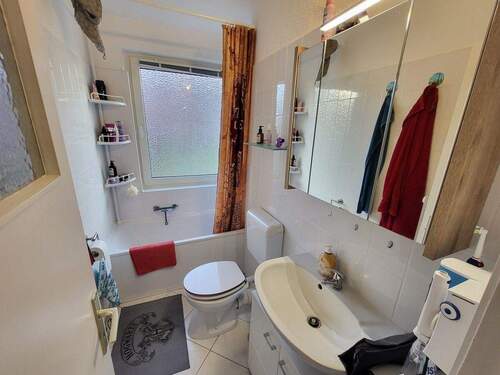 Vollbad/WC nit Fenster - Etagenwohnung mit 56,60 m&sup2; in Lübeck-St. Jürgen zur Miete