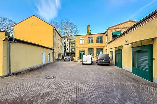 Hof mit Gesamt Objekt - 1 Zimmer Einfamilienhaus zum Kaufen in Berlin