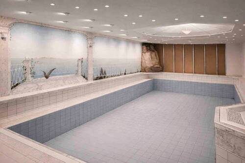 Großzügiger Indoor-Pool mit besonderer Beckentiefe - 