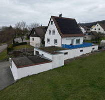 Helles 4,5 Zi. Einfamilienhaus mit großem Garten und 130 m² flexibel nutzbarer Gewerbefläche - Aalen-Attenhofen Wasseralfingen