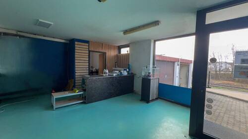 Vorplatz Gewerbe - 