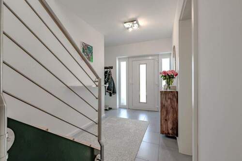 Flur-Eingang - 5 Zimmer Einfamilienhaus in Windhagen