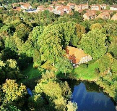 Objektansicht Luftbild - Exklusiv: Stattliches Herrenhaus (ca. 550 m²Bj. 19. Jh.) auf 29.876 m² Seengrundstück (Eigenland)