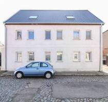 Voll vermietetes 4-Parteienhaus mit Balkonen, Terrassen und Stellplätzen - Staßfurt