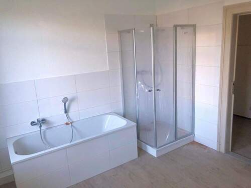 Bad Ansicht 2 - 3 Zimmer Etagenwohnung in Oschatz