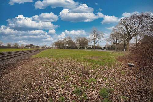 Blick aufs Grundstück von rechts - 