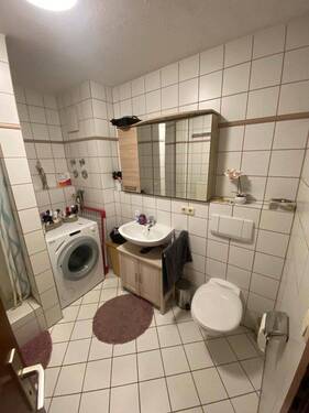 Badezimmer 1 - aktuell - Etagenwohnung mit 43,00 m&sup2; in Altenkunstadt zur Miete