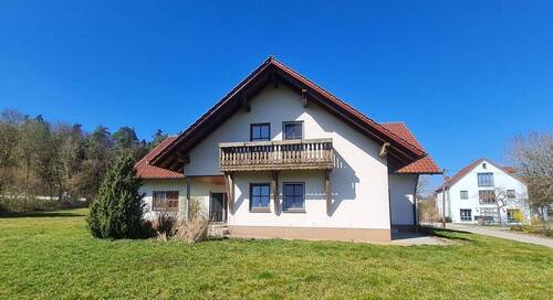 Objektansicht - 8 Zimmer Einfamilienhaus zum Kaufen in Lauterhofen
