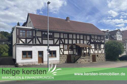 Zweifamilienhaus Altmorschen - Großes Zweifamilienhaus mit schönem Grundstück in Altmorschen sucht neue Eigentümer!