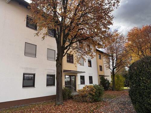 Hauseingang - 3 Zimmer Etagenwohnung zum Kaufen in Pliening