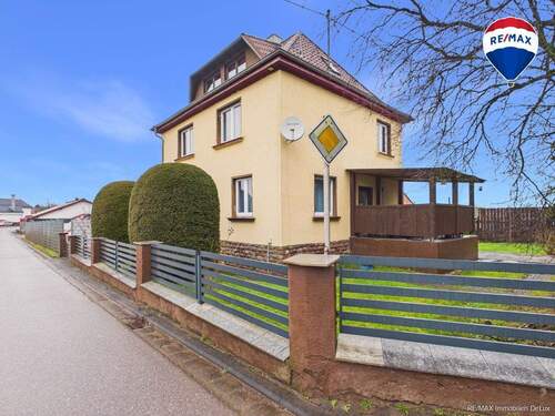REMAX Immobilien DeLux Haus in Losheim am See zu verkaufen - 5 Zimmer Einfamilienhaus zum Kaufen in Losheim am See
