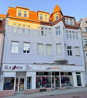 Hausansicht - Wohnen im Herzen von Oschatz: Großzügige 2-Raumwohnung mit Einbauküche